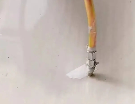 华坪瓷砖空鼓维修公司专业解答在瓷砖铺贴过程中，如果使用的砂料过粗（如全部使用了粗砂），可能会导致以下问题